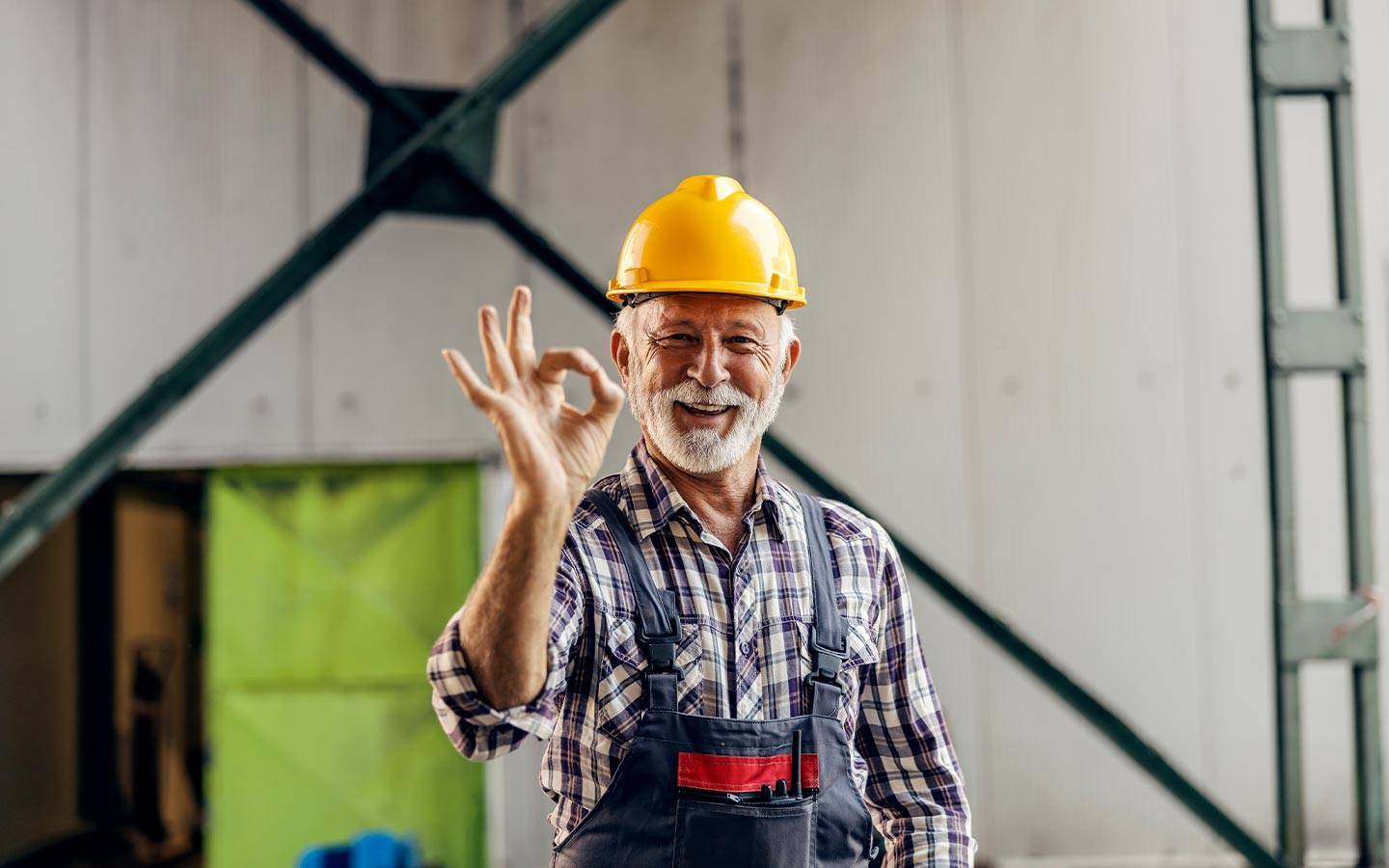 Trabajador de 60 años obra